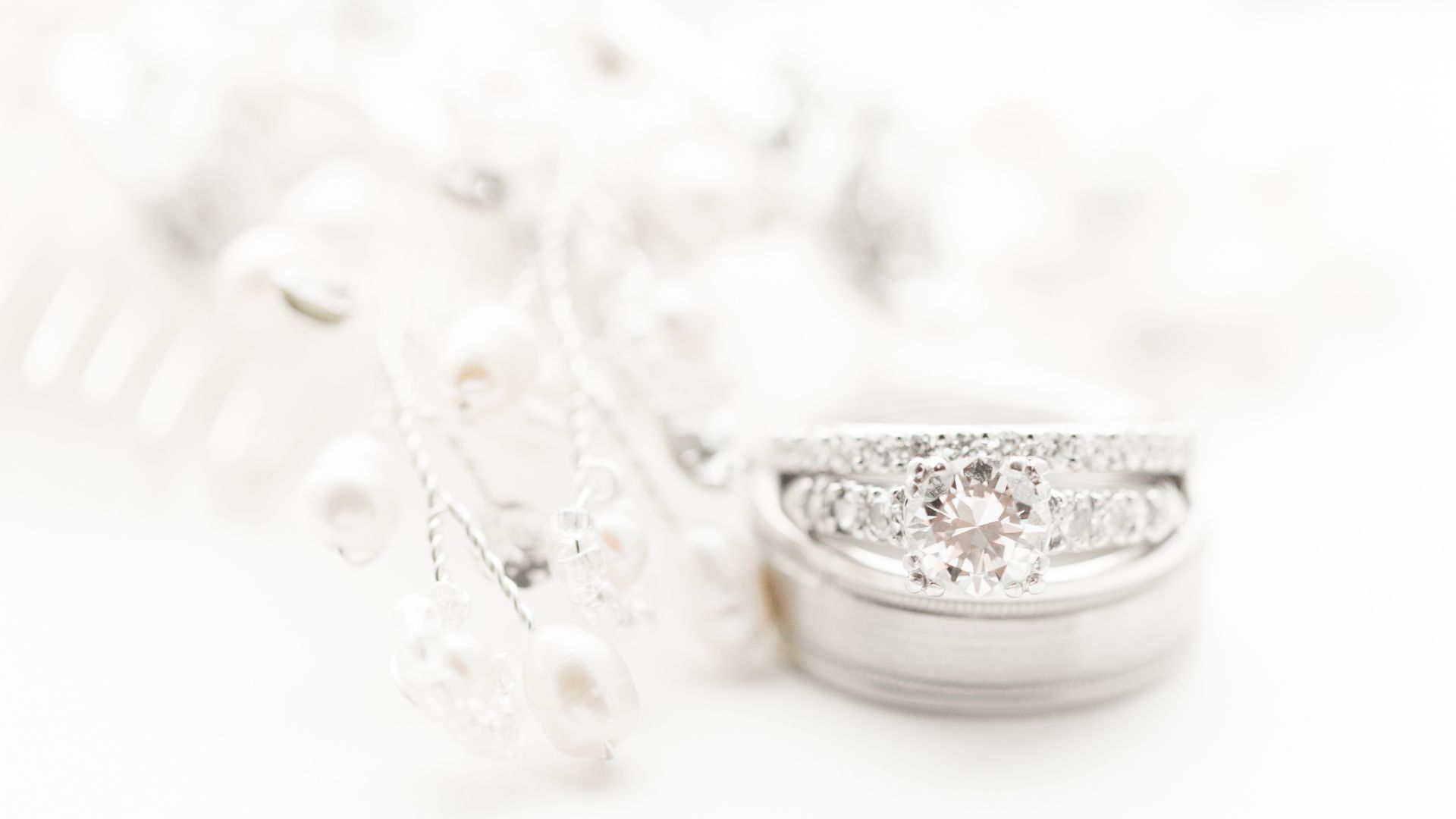 טבעת נישואין עם יהלום