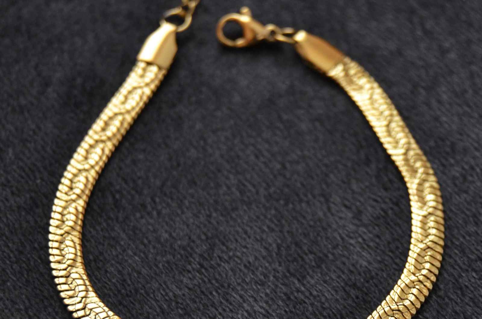 ?How To Choose The Gold Herringbone Bracelet