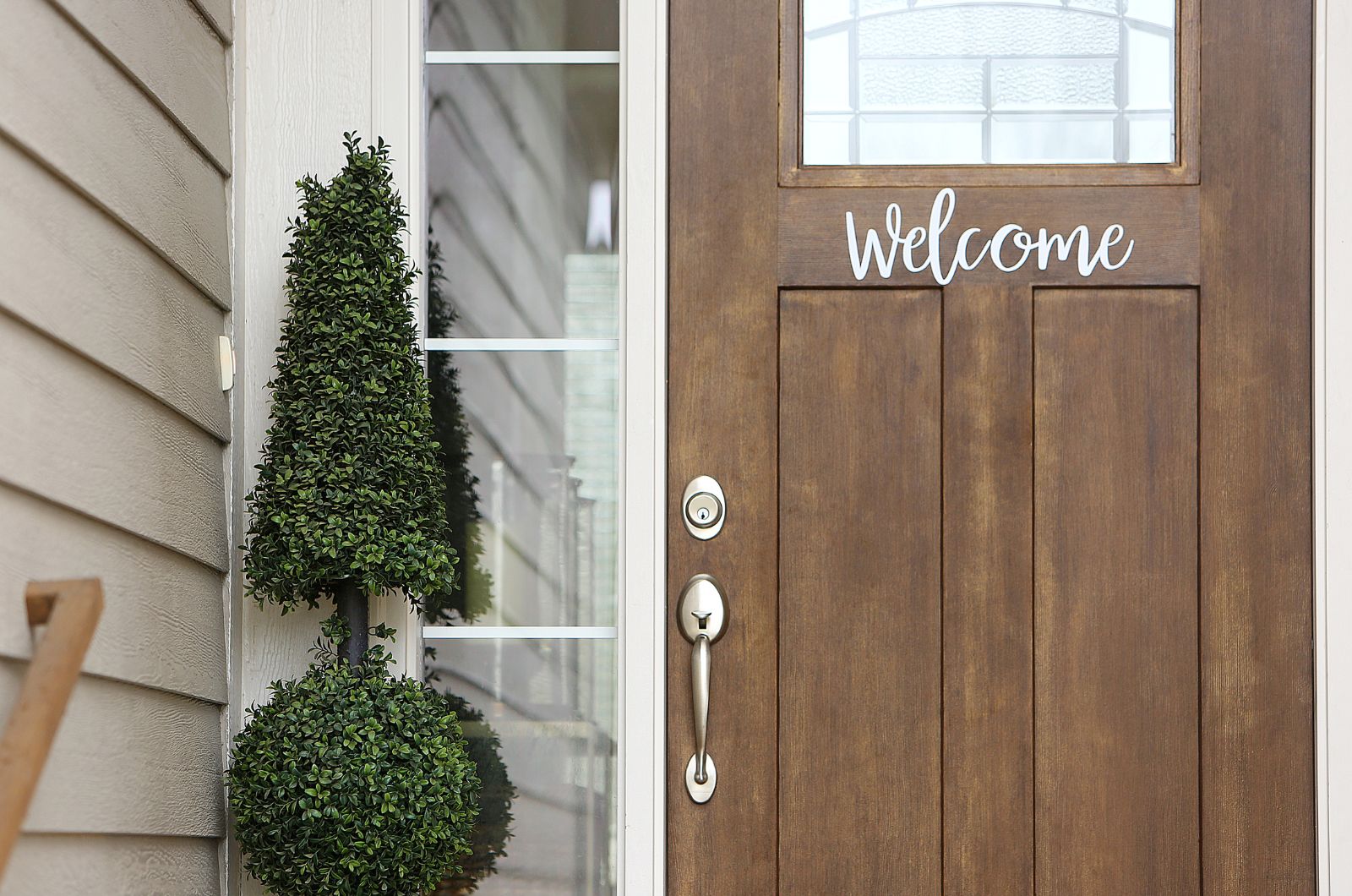 כיצד לבחור את השלט הנכון לדלת הכניסה לביתכם?